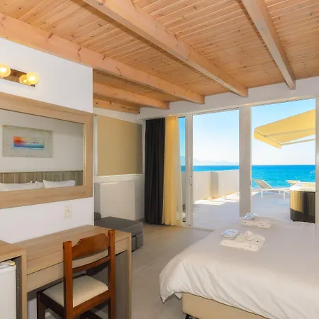 Iakinthos, Hotell 4*