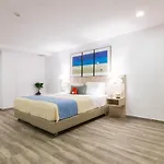 Iakinthos, Hotel