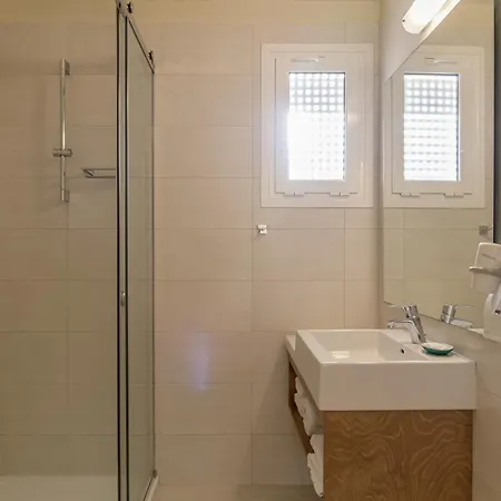 Hotel Iakinthos, 4*