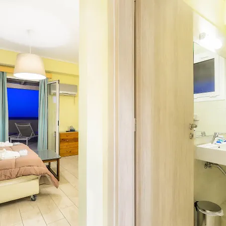 Отель Iakinthos, 4*