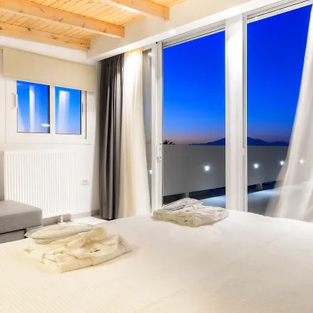 Iakinthos, Циливи