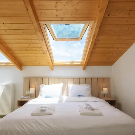 Iakinthos, Циливи