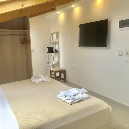 Отель Iakinthos, 4*