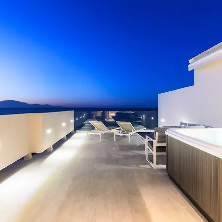 Iakinthos, Ξενοδοχείο