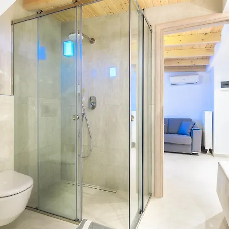 Iakinthos, Ξενοδοχείο Τσιλιβί