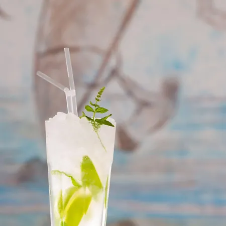 Iakinthos, Ξενοδοχείο 4*