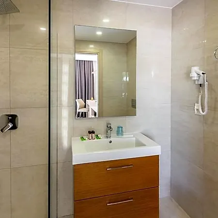 Iakinthos, Hotel 4*