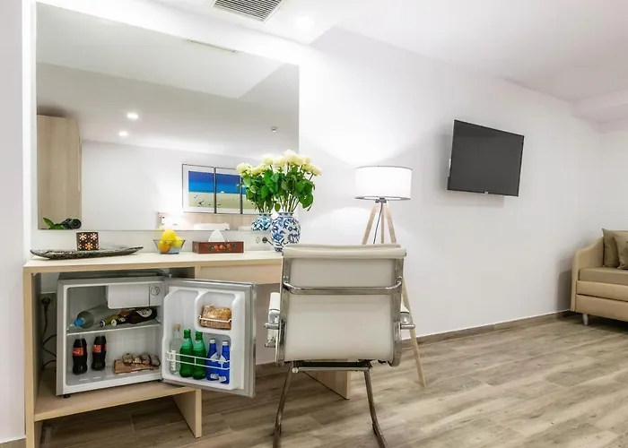 Hotel Iakinthos, Planos