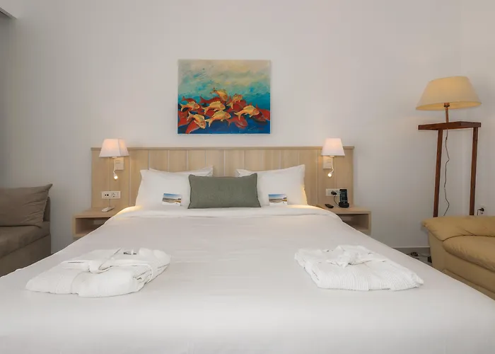 Iakinthos, Hotel Planos