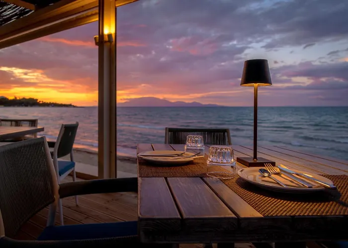 Iakinthos, Hotel Planos