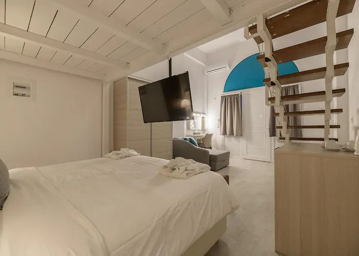 Hotel Iakinthos, Planos