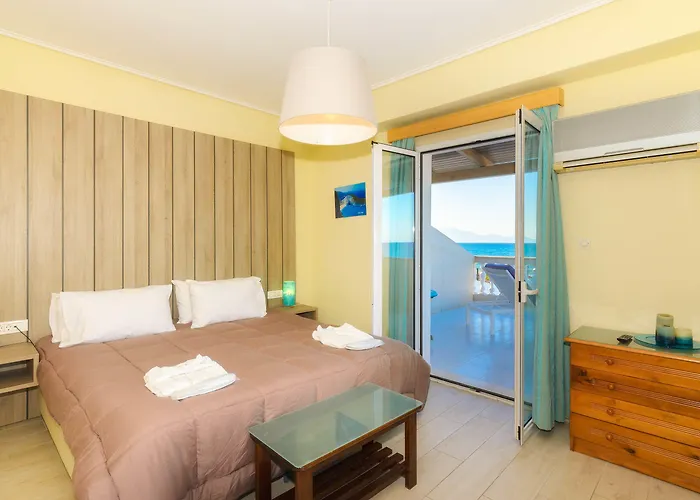 Iakinthos, מלון 4*