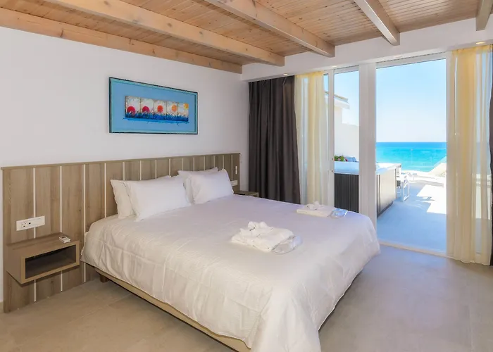 Hotel Iakinthos, Planos