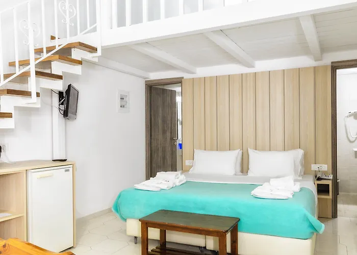 מלון Iakinthos, 4*