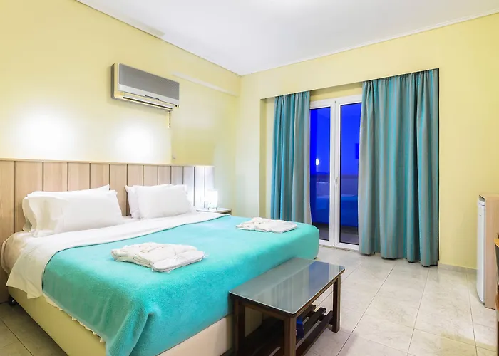 Iakinthos, Hotel Planos