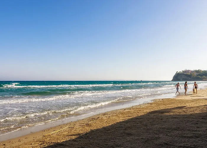 Iakinthos, Hotel Planos