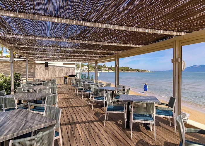 Iakinthos, מלון 4*