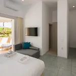 Iakinthos, Szálloda Ciliví