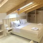 Iakinthos, 4*