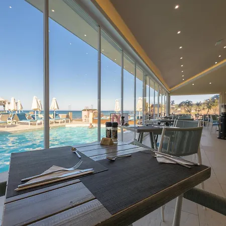Iakinthos, Hotel 4*